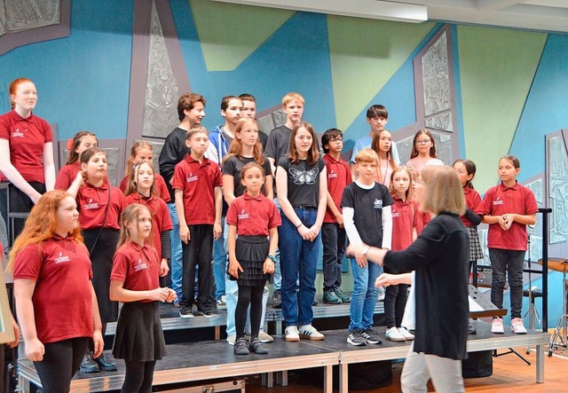 Am Ende kamen nochmal alle zum Singen auf die Bühne. | Foto: Lucia Röseler Am Ende kamen nochmal alle zum Singen auf die Bühne. | Foto: Lucia Röseler