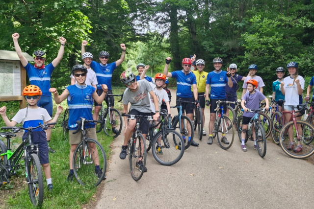 Freiburger Radsportclub fhrt 24 Stunden lang zur Zhringer Burg hoch und runter - auch nachts