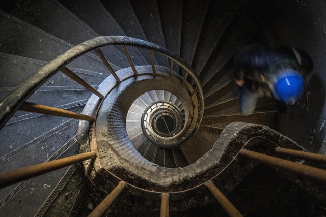 Gefangen in der Negativspirale? Wer be...eren, woher die Unzufriedenheit kommt. | Foto: Boris Roessler (dpa) Gefangen in der Negativspirale? Wer be...eren, woher die Unzufriedenheit kommt. | Foto: Boris Roessler (dpa)