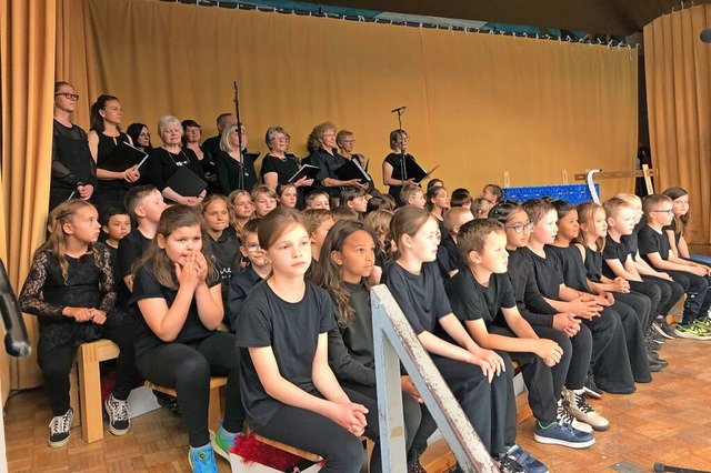 „...wird auch alles gutgehen? Ka...schule war das Lampenfieber anzusehen. | Foto: Hans-Jochen Köpper „...wird auch alles gutgehen? Ka...schule war das Lampenfieber anzusehen. | Foto: Hans-Jochen Köpper