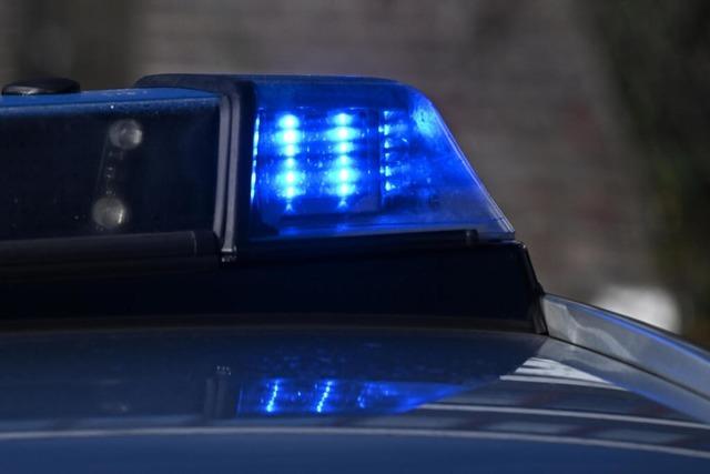 In Titisee-Neustadt sind zwei Fahrzeuge aufgebrochen und Wertsachen entwendet worden