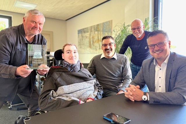 Von links: ITler Armin Eschbach, Jonas...äng und Bürgermeister Adrian Schmidle. | Foto: Gemeindeverwaltung Murg Von links: ITler Armin Eschbach, Jonas...äng und Bürgermeister Adrian Schmidle. | Foto: Gemeindeverwaltung Murg