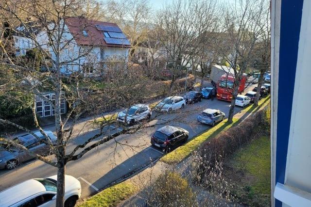 Baustelle sorgt für Verkehrschaos in Freiburg-Littenweiler – weil auch Lastwagen auf Nebenstraßen ausweichen
