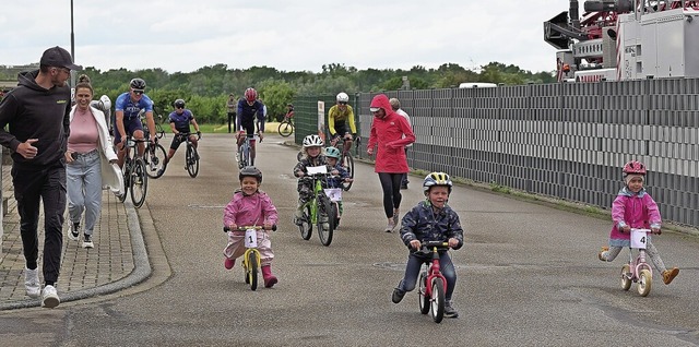 Großer Auftritt für die Kleinsten beim...nen im Rahmen des Wyhler Radrenntags. | Foto: Jürgen Schweizer Großer Auftritt für die Kleinsten beim...nen im Rahmen des Wyhler Radrenntags. | Foto: Jürgen Schweizer