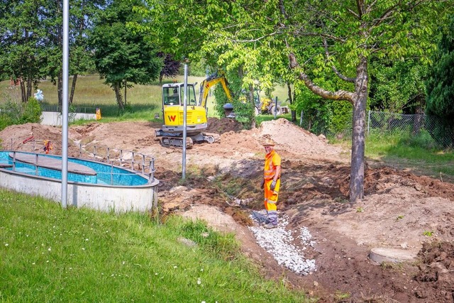 In Krze kann das Wassertretbecken im ...ber, verlegen derzeit den Bachverlauf.  | Foto: Wilfried Dieckmann
