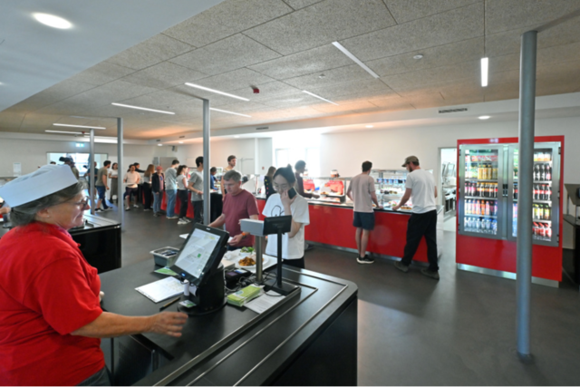Mensa an der Technischen Fakultät in Freiburg ist saniert worden - und hat jetzt eine Küche