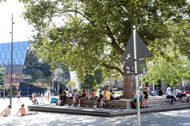 Kühle Orte und Schatten sind in Freiburg eher Mangelware | Foto: Rita Eggstein Kühle Orte und Schatten sind in Freiburg eher Mangelware | Foto: Rita Eggstein