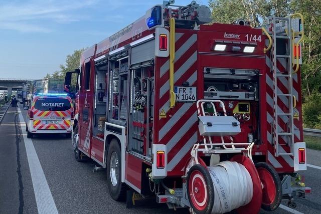 Lkw krachen an Problemausfahrt auf der A5 bei Neuenburg aufeinander