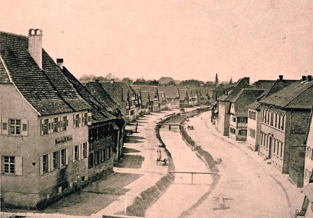 <BZ-FotoAnlauf> Blick </BZ-FotoAnlauf>...genber an der Ecke das Gasthaus Neff.  | Foto: Repro: Ekkehard Klem