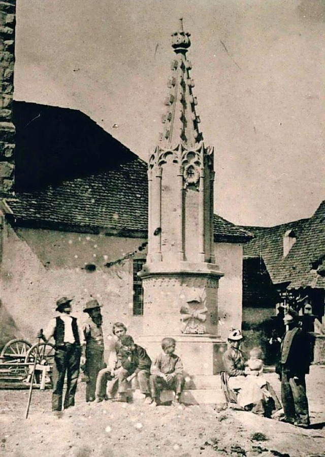 <BZ-FotoAnlauf>Das Ehrenmal </BZ-FotoA...nlage in der Friedhofstrae umgesetzt.  | Foto: Repro: Ekkehard Klem