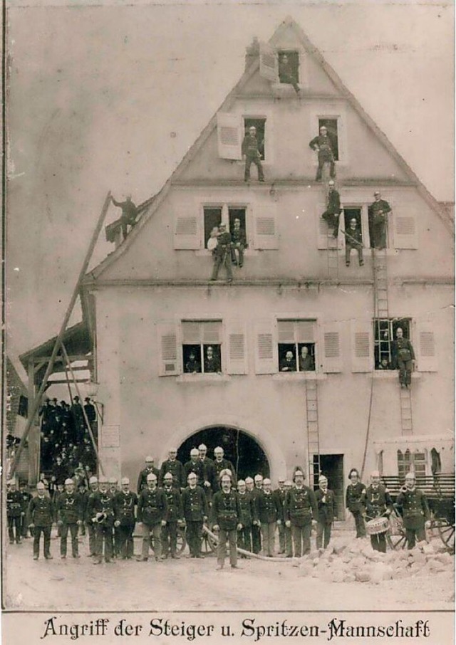 <BZ-FotoAnlauf>bung am Rathaus</BZ-Fo...ordseite des Gebudes erreicht werden.  | Foto: Repro: Ekkehard Klem