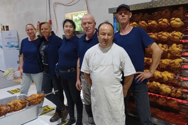 Das Grillteam vom Güggelifescht des Kleintierzuchtvereins Weil am Rhein | Foto: Kleintierzuchtverein C201 Das Grillteam vom Güggelifescht des Kleintierzuchtvereins Weil am Rhein | Foto: Kleintierzuchtverein C201