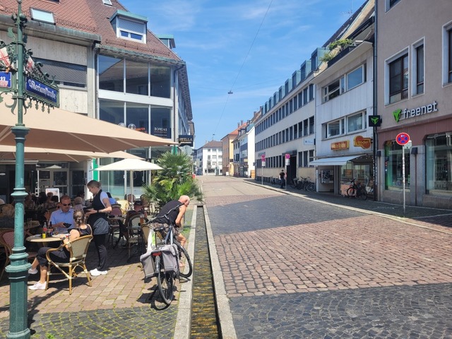 Bei einem Juwelier an der Merianstraße wurde eingebrochen. | Foto: Manuel Fritsch Bei einem Juwelier an der Merianstraße wurde eingebrochen. | Foto: Manuel Fritsch