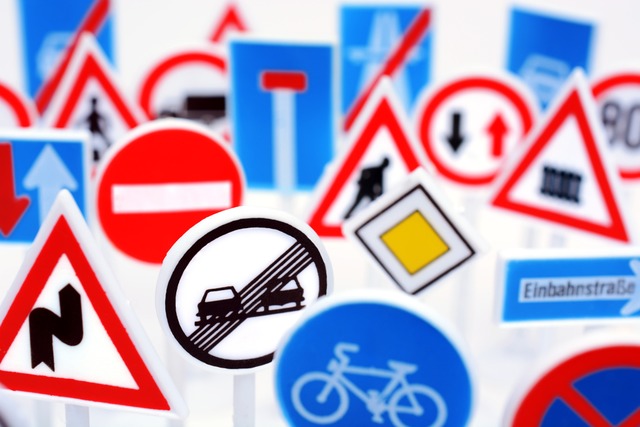 Mehrere Verkehrsschilder wurden bei Bachheim beschädigt und entwendet. | Foto: fotos4u - stock.adobe.com Mehrere Verkehrsschilder wurden bei Bachheim beschädigt und entwendet. | Foto: fotos4u - stock.adobe.com