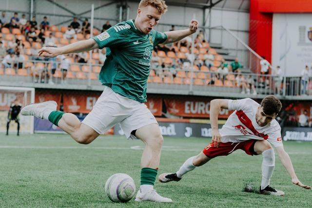 Der Lahrer Fuballer Konstantin Fries feierte sein Debt bei der Kleinfeld-Nationalmannschaft