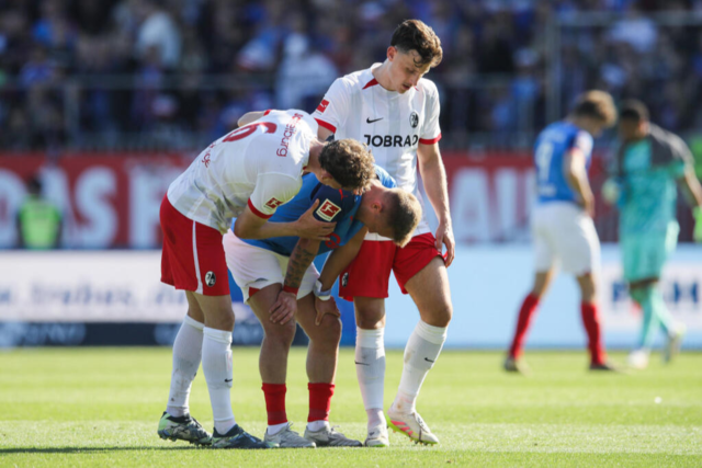 Team und Fans des SC Freiburg erhalten den Fairplay-Award der Bundesligasaison 24/25