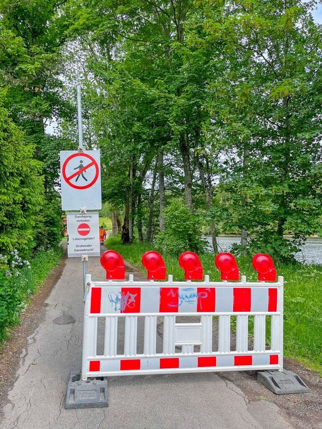 Der Damm am Schlüchtsee wurde gesperrt. | Foto: Wilfried Dieckmann Der Damm am Schlüchtsee wurde gesperrt. | Foto: Wilfried Dieckmann