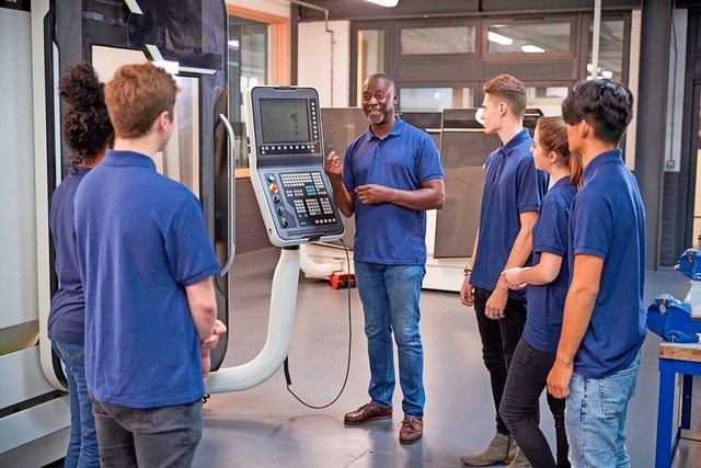 Jetzt eine duale Ausbildung starten!  | Foto: Monkey Business Images (stock.adobe.com)
