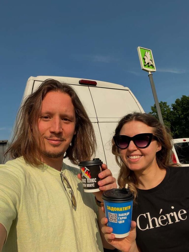 Pirmin Styrnol und seine Partnerin A... einen Hilfstransport in der Ukraine. | Foto: Pirmin Styrnol Pirmin Styrnol und seine Partnerin A... einen Hilfstransport in der Ukraine. | Foto: Pirmin Styrnol