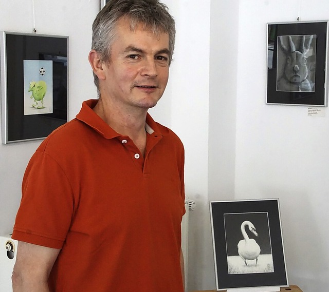 Der freischaffende Künstler Peter Götz...r Kleinen Galerie in Herbolzheim aus. | Foto: Ilona Hüge Der freischaffende Künstler Peter Götz...r Kleinen Galerie in Herbolzheim aus. | Foto: Ilona Hüge
