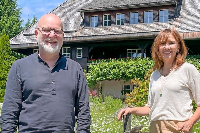 Kulturamtsleiterin Susanna Heim und M...Hüsli und das Kreismuseum St. Blasien. | Foto: Wilfried Dieckmann Kulturamtsleiterin Susanna Heim und M...Hüsli und das Kreismuseum St. Blasien. | Foto: Wilfried Dieckmann