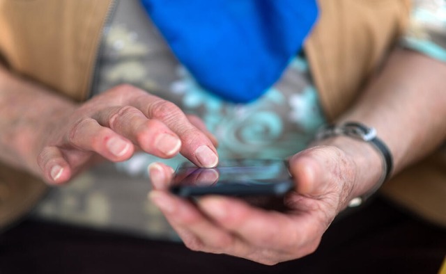 Die Zugänglichkeit der Abfall-App des Landkreises Lörrach wurde optimiert. | Foto: Sebastian Gollnow (dpa) Die Zugänglichkeit der Abfall-App des Landkreises Lörrach wurde optimiert. | Foto: Sebastian Gollnow (dpa)