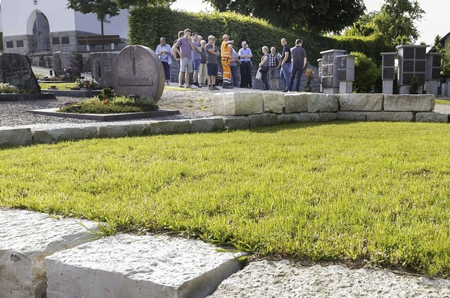 Der Gemeinderat besichtigt den Friedhof Grafenhausen. | Foto: Wilfried Dieckmann Der Gemeinderat besichtigt den Friedhof Grafenhausen. | Foto: Wilfried Dieckmann
