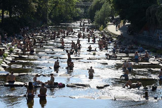 Freiburg bekommt wegen zu groer Hitze die Rote Karte der Umwelthilfe. Was bedeutet das?