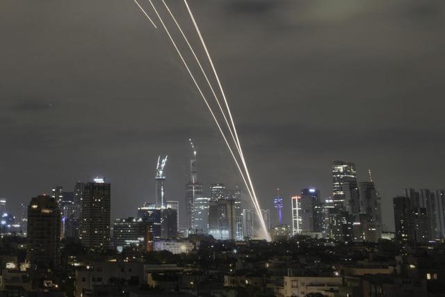 Newsblog: Israels Armee meldet weiteren Raketenbeschuss aus Iran