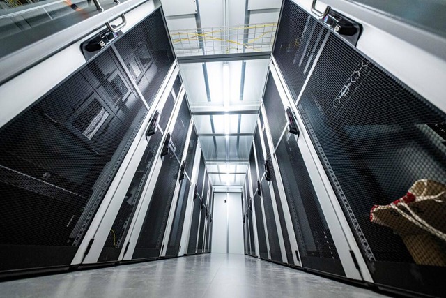 Blick in einen speziellen Raum im Inne... Strom aus der Anlage versorgt werden. | Foto: David Inderlied (dpa) Blick in einen speziellen Raum im Inne... Strom aus der Anlage versorgt werden. | Foto: David Inderlied (dpa)