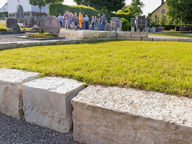 Der Gemeinderat besichtigt den Friedhof Grafenhausen.  | Foto: Wilfried Dieckmann