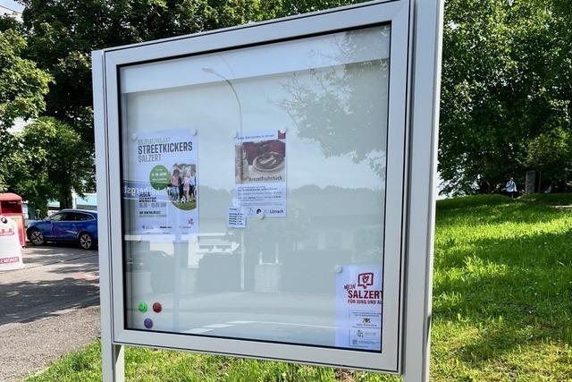Neuer Schaukasten auf dem Lrracher Salzert verbessert Quartierskommunikation