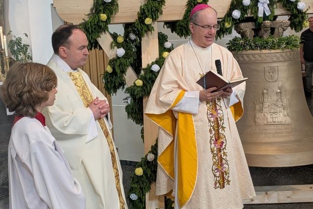 Todtnau feiert die Weihe der 1300 Kilogramm schweren Christusglocke