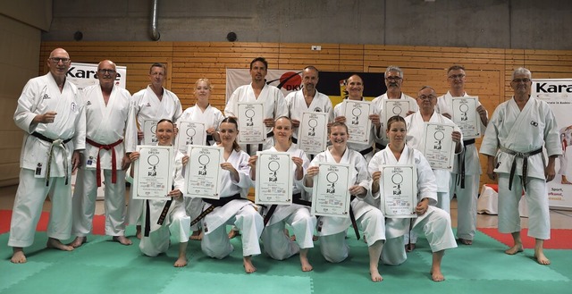 13 Karateka haben ihre Dan-Prüfung abgelegt. | Foto: Silvia Apfelbeck/Karateschule Bad Säckingen 13 Karateka haben ihre Dan-Prüfung abgelegt. | Foto: Silvia Apfelbeck/Karateschule Bad Säckingen