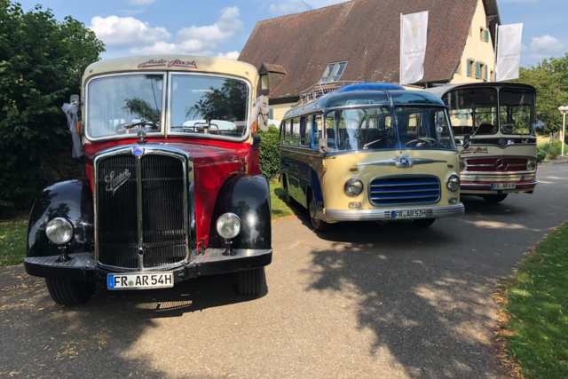 Ein großes Herz für Oldtimer-Busse und röhrende Motoren in Hartheim