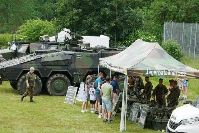 Bundeswehr und Reservisten feiern Veteranentag in Lenzkirch-Kappel