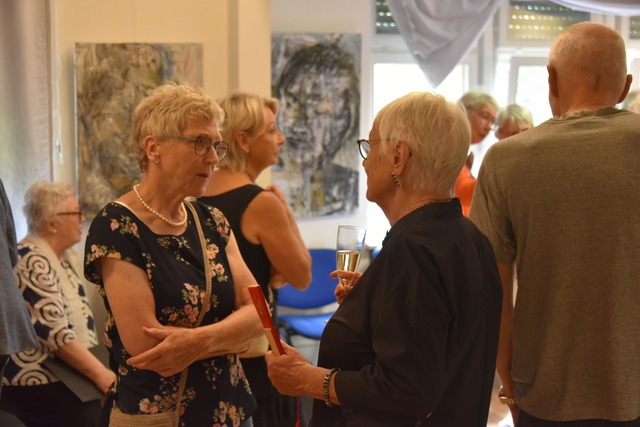 Sehr gut besucht war die Vernissage de... Petrus Martus im Teninger Rebay-Haus.  | Foto: Benedikt Sommer