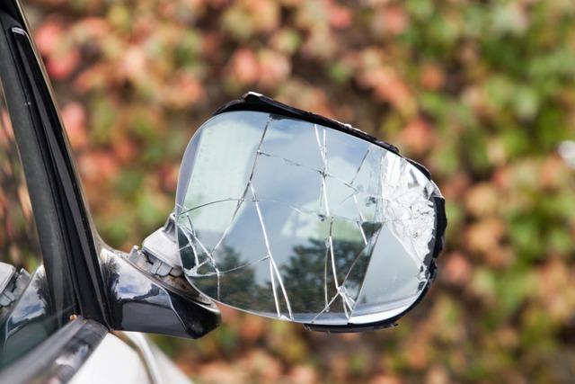 Sachschaden von 3000 Euro nach Unfall in der Grnlestrae in Teningen