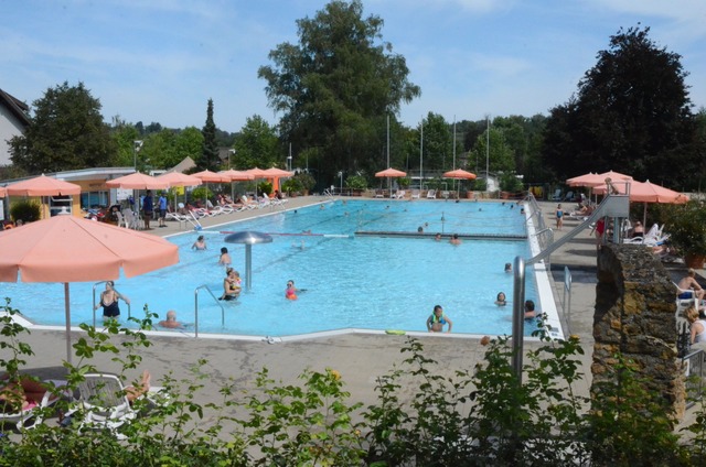 Seit diesem Sommer kommen Besucher nur... Bezahlung ins Ettenheimer Schwimmbad. | Foto: Benedikt Hecht Seit diesem Sommer kommen Besucher nur... Bezahlung ins Ettenheimer Schwimmbad. | Foto: Benedikt Hecht