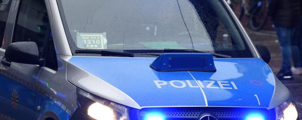 Radfahrer schwer  verletzt nach Kollision mit Motorroller in Freiburg