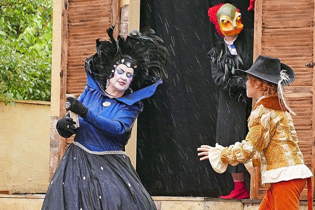 Oscar Bischoff (rechts) als Kater voll... mit Zauberin Osira (Yvonne Dewaldt). | Foto: Frank Kreutner Oscar Bischoff (rechts) als Kater voll... mit Zauberin Osira (Yvonne Dewaldt). | Foto: Frank Kreutner