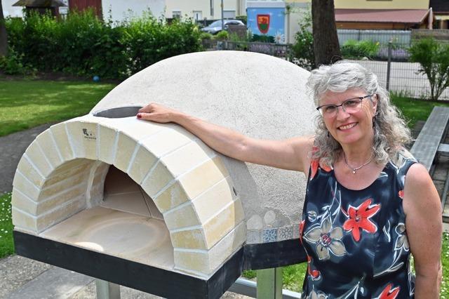 Wie Freiburg-Hochdorf zu einem nagelneuen Holzbackofen kam
