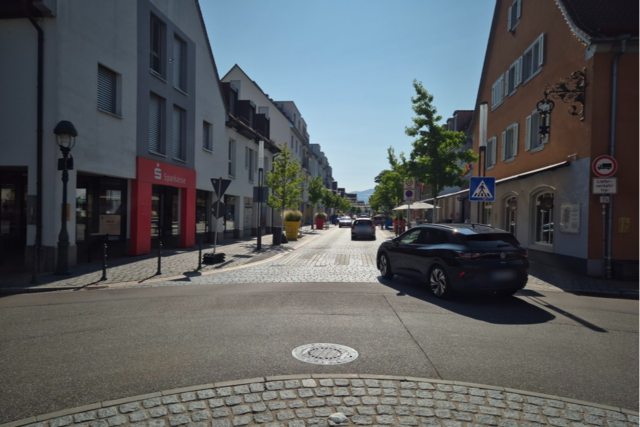 Zentrale Strae wird Einbahnstrae - Geschftsleute sind verrgert