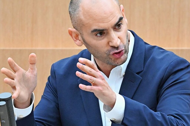 Danyal Bayaz plädiert dafür, studierte...icht mit 67 in die Rente zu entlassen. | Foto: Bernd Weißbrod (dpa) Danyal Bayaz plädiert dafür, studierte...icht mit 67 in die Rente zu entlassen. | Foto: Bernd Weißbrod (dpa)