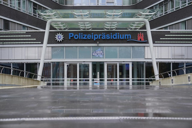 Hamburgs Polizeipräsident Falk Schnabe...die nur schwer auszuhalten sind“ | Foto: Marcus Brandt (dpa) Hamburgs Polizeipräsident Falk Schnabe...die nur schwer auszuhalten sind“ | Foto: Marcus Brandt (dpa)