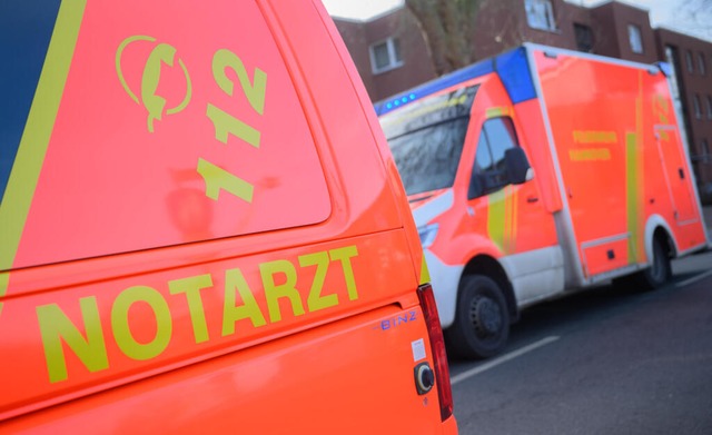 Bei einem Unfall zwischen Bad Krozinge...hmittag zwei Menschen leicht verletzt. | Foto: Julian Stratenschulte (dpa) Bei einem Unfall zwischen Bad Krozinge...hmittag zwei Menschen leicht verletzt. | Foto: Julian Stratenschulte (dpa)