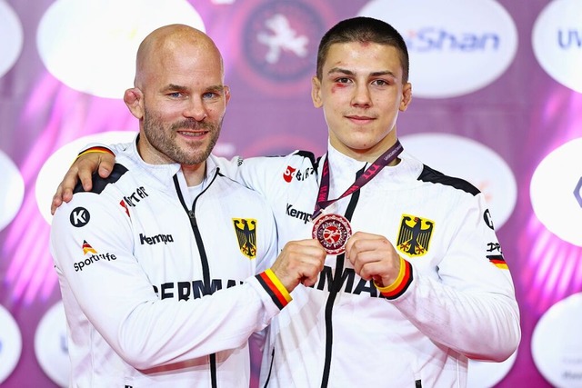 Dario Fischietti (r.) von der RKG Freiburg freut sich übe EM-Bronze in Skopje. | Foto: IMAGO/United World Wrestling / Jake Ki Dario Fischietti (r.) von der RKG Freiburg freut sich übe EM-Bronze in Skopje. | Foto: IMAGO/United World Wrestling / Jake Ki