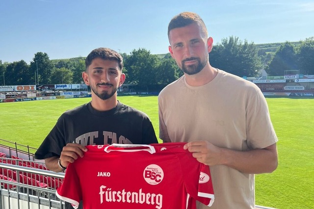 Neuzugang Samet Yilmaz (l.) und Walter Adam, sportlicher Leiter des BSC. | Foto: Verein Neuzugang Samet Yilmaz (l.) und Walter Adam, sportlicher Leiter des BSC. | Foto: Verein