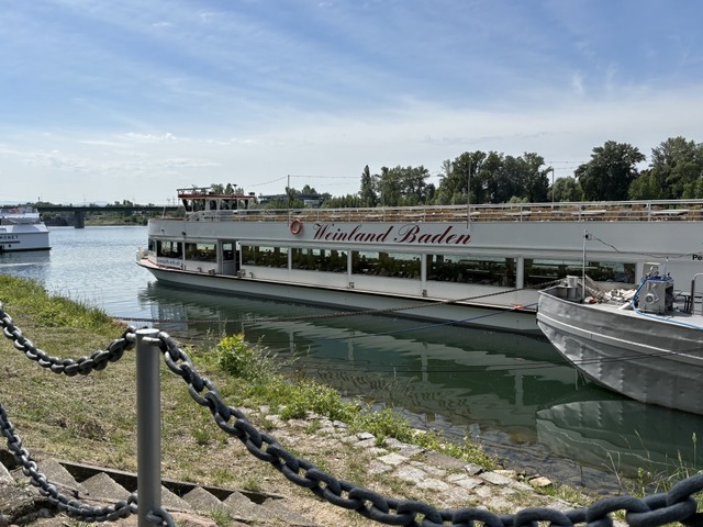 Die Weinland Baden an der Schiffanlegestelle in Breisach  | Foto: Sophia Ungerland