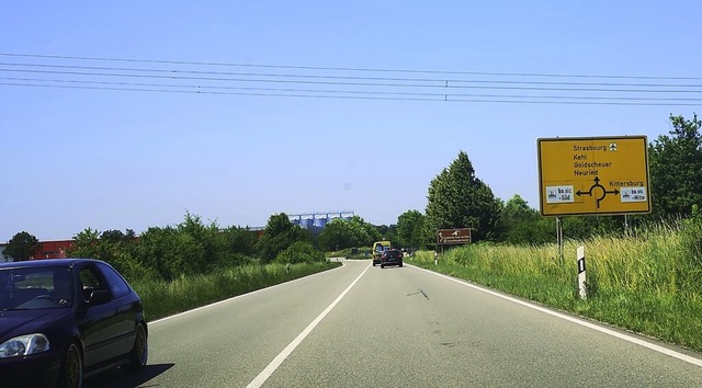 Aktuell eine Landesstraße: die L 98 zwischen Offenburg und Straßburg | Foto: Ralf Burgmaier Aktuell eine Landesstraße: die L 98 zwischen Offenburg und Straßburg | Foto: Ralf Burgmaier
